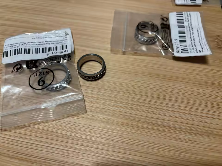 とてもきれいで、すごく気に入りました。時間が経っても変色しないといいなと思いますが、品質は良さそうです。